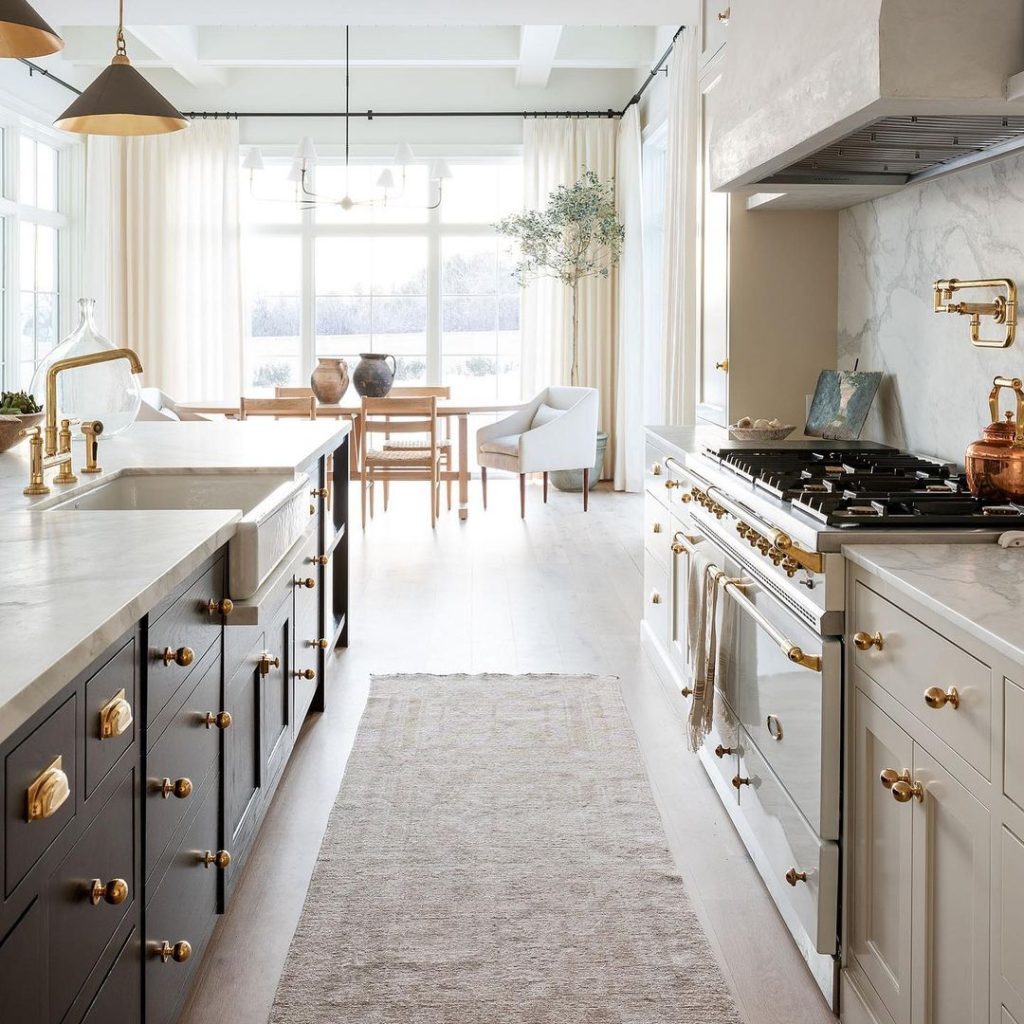 Island Sink Luxury Kitchen Middle Tennessee