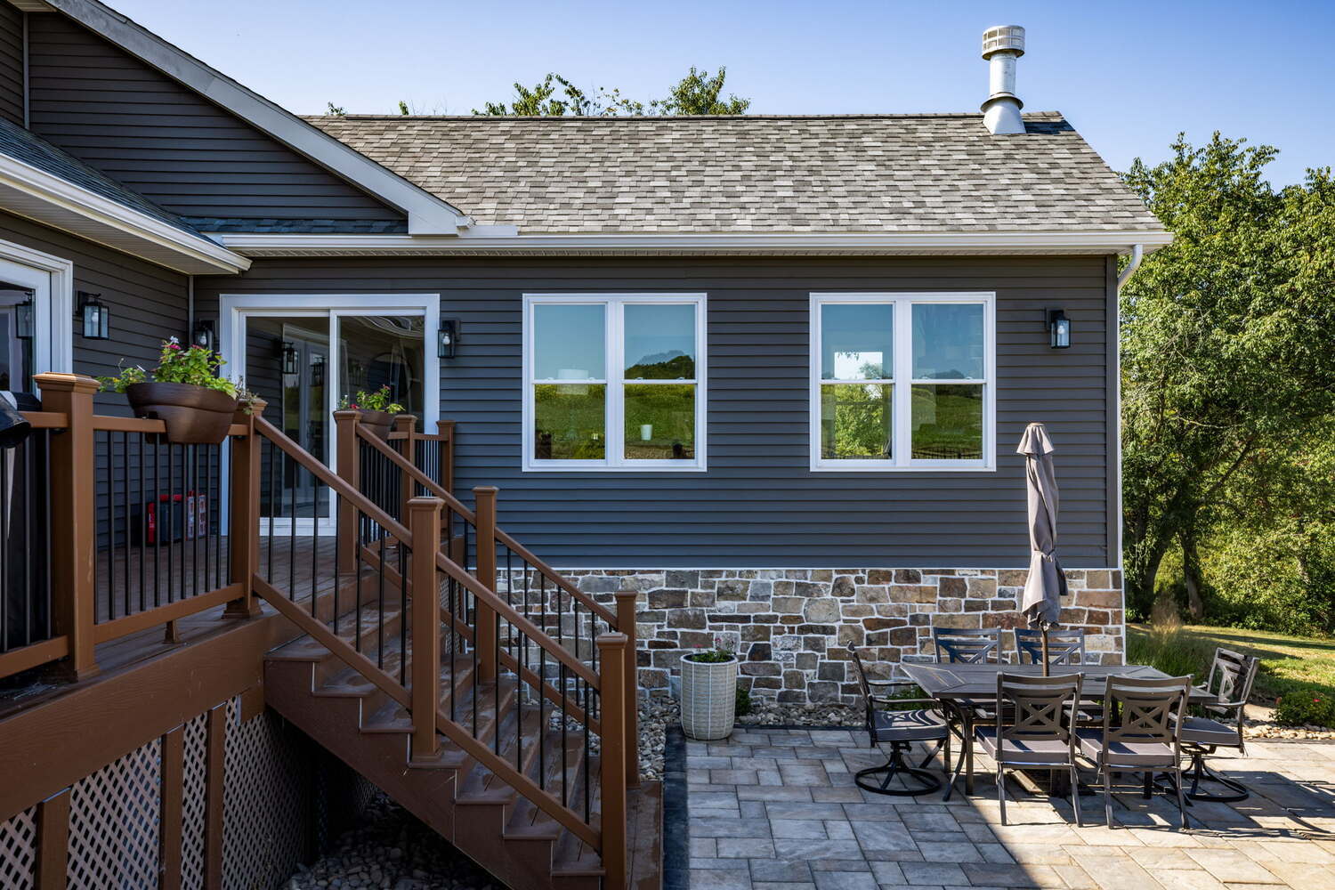 Custom patio and stairs with railing detail by Doxa Custom Homes in Murfreesboro, TN